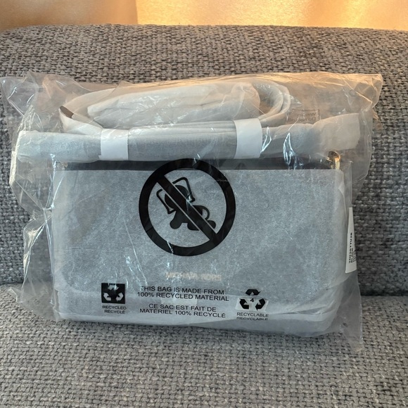 BNWT Authentic Michael Kors Jet Set Black Leather Crossbody sealed ! - Picture 12 of 15